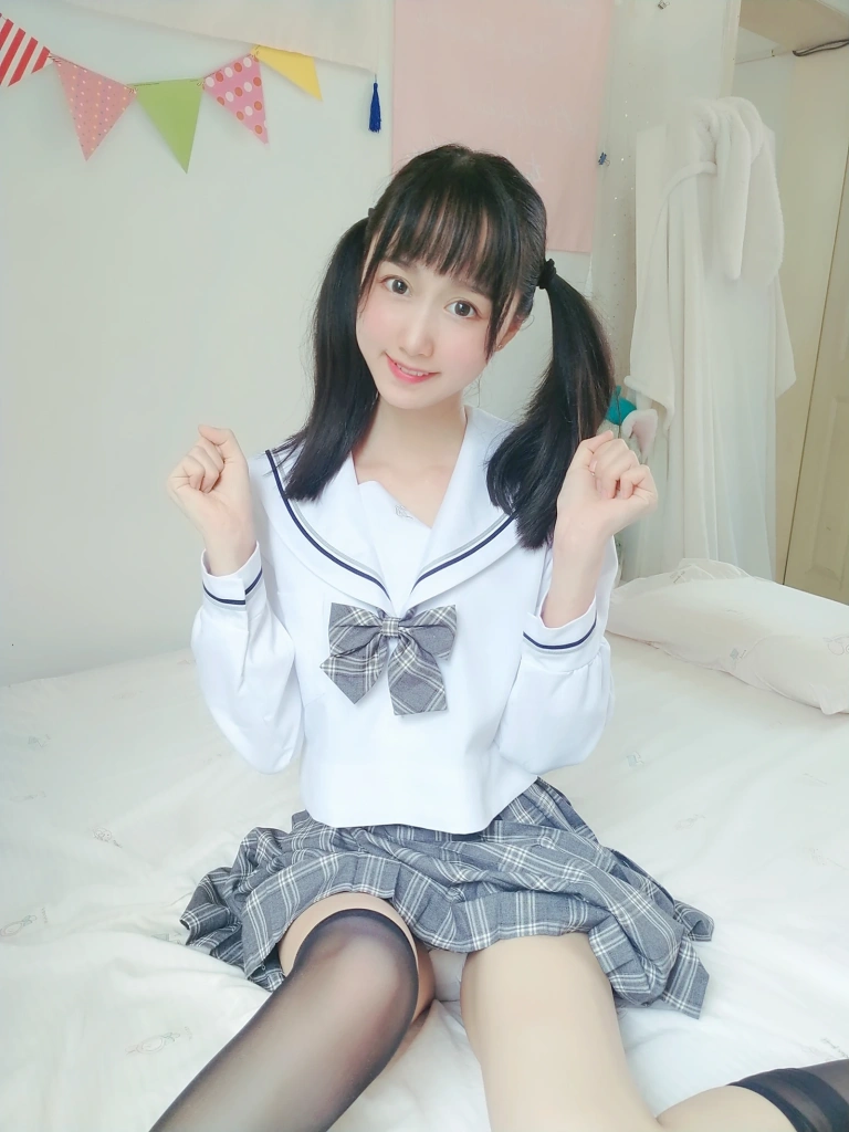 木棉棉《灰格子jk》主题写真：21张全套美图，含1个视频