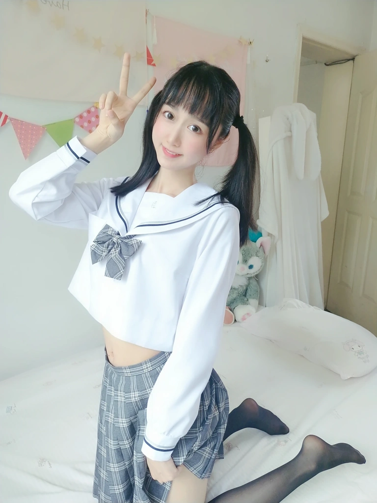 木棉棉《灰格子jk》主题写真：21张全套美图，含1个视频