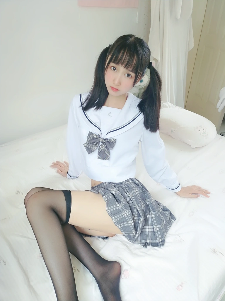 木棉棉《灰格子jk》主题写真：21张全套美图，含1个视频
