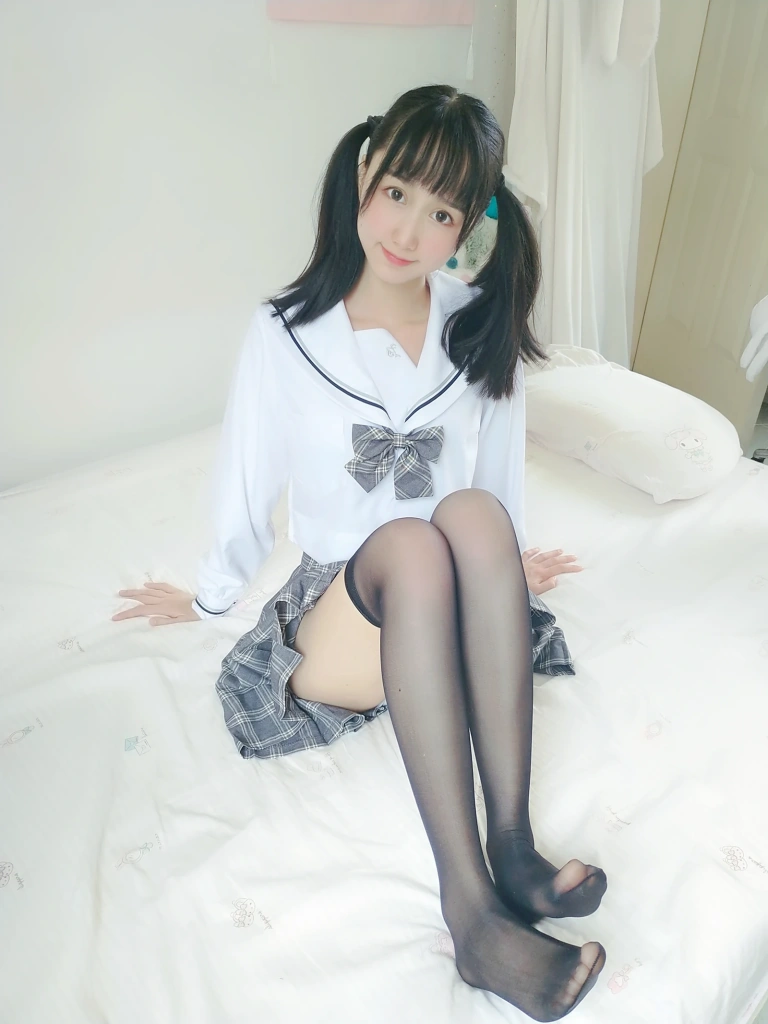 木棉棉《灰格子jk》主题写真：21张全套美图，含1个视频