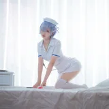 面饼仙儿《蕾姆护士装》主题写真：18张全套美图