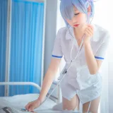 面饼仙儿《蕾姆护士装》主题写真：18张全套美图