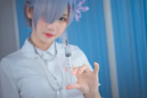 面饼仙儿《蕾姆护士装》主题写真：18张全套美图