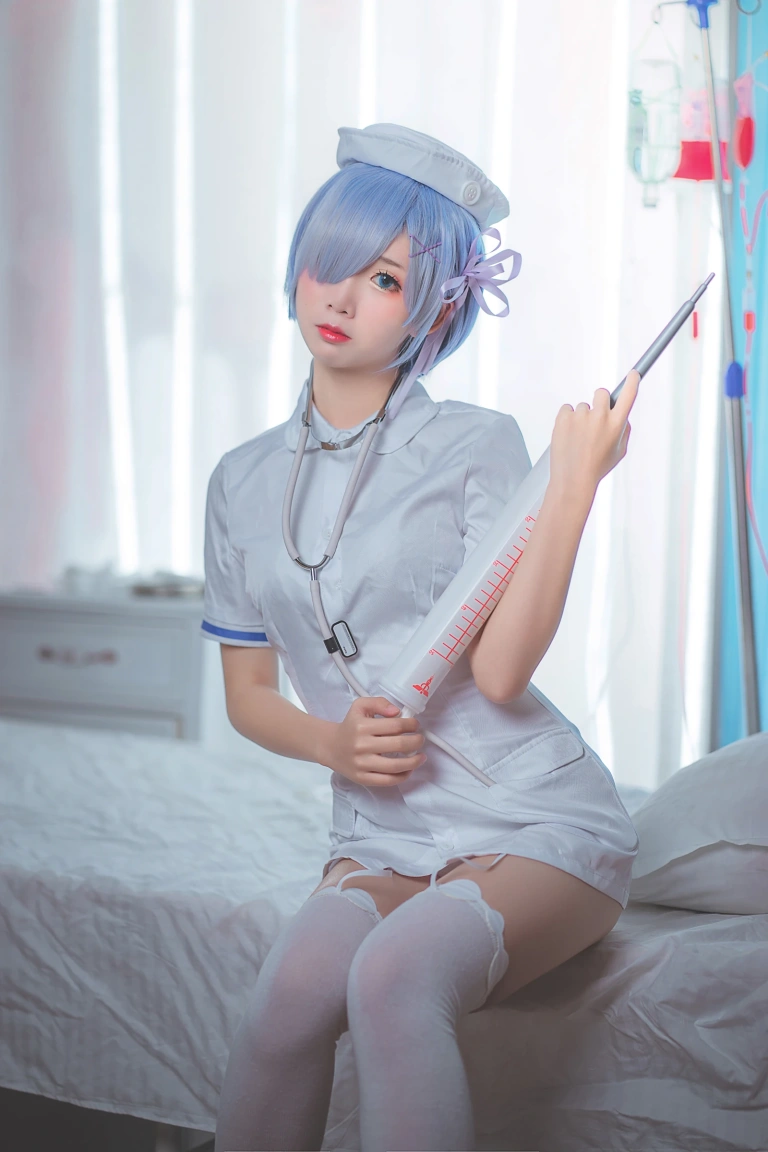 面饼仙儿《蕾姆护士装》主题写真：18张全套美图