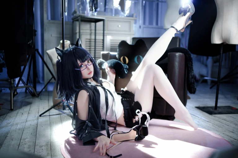 焖焖碳《舰长图 黑茶子》主题写真：22张全套美图