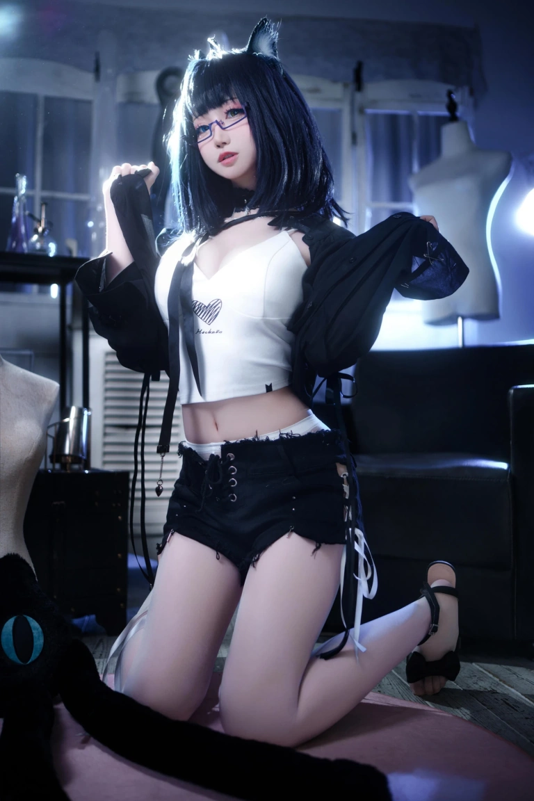 焖焖碳《舰长图 黑茶子》主题写真：22张全套美图