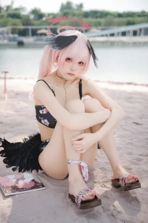 九柒喵《碧蓝航线 小春泳装》主题写真：27张全套美图