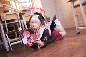 屿鱼《碧蓝档案 下江小春原皮》主题写真：33张全套美图