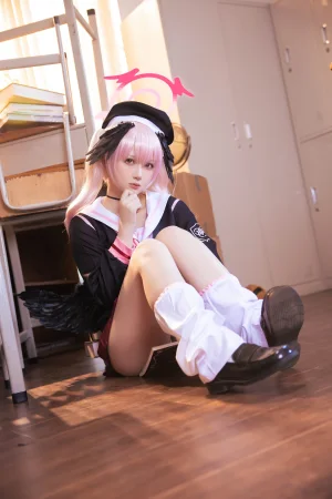 屿鱼《碧蓝档案 下江小春原皮》主题写真：33张全套美图