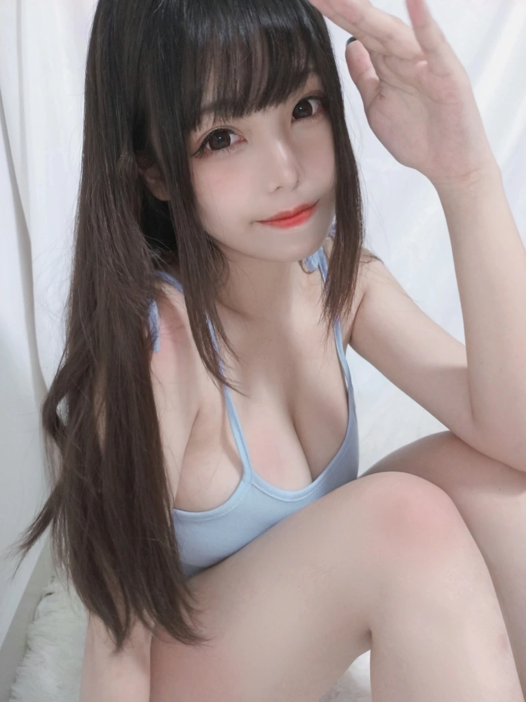 蜜汁猫裘《夏日迷糊大姐姐》主题写真：33张全套美图，含4个视频