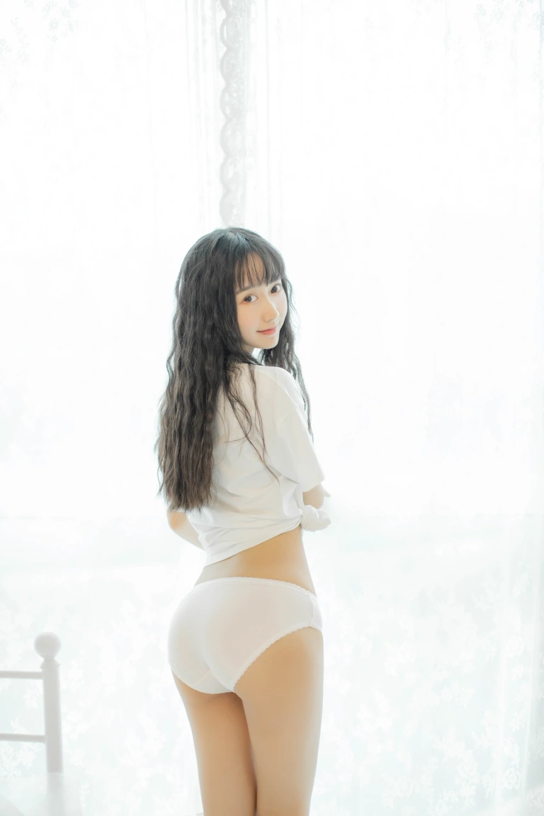 木棉棉《3套内衣电子图》主题写真：30张全套美图