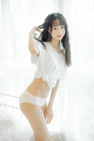 木棉棉《3套内衣电子图》主题写真：30张全套美图