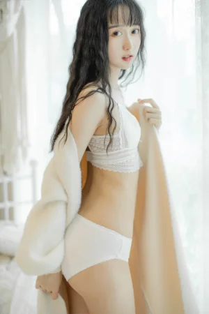 木棉棉《3套内衣电子图》主题写真：30张全套美图
