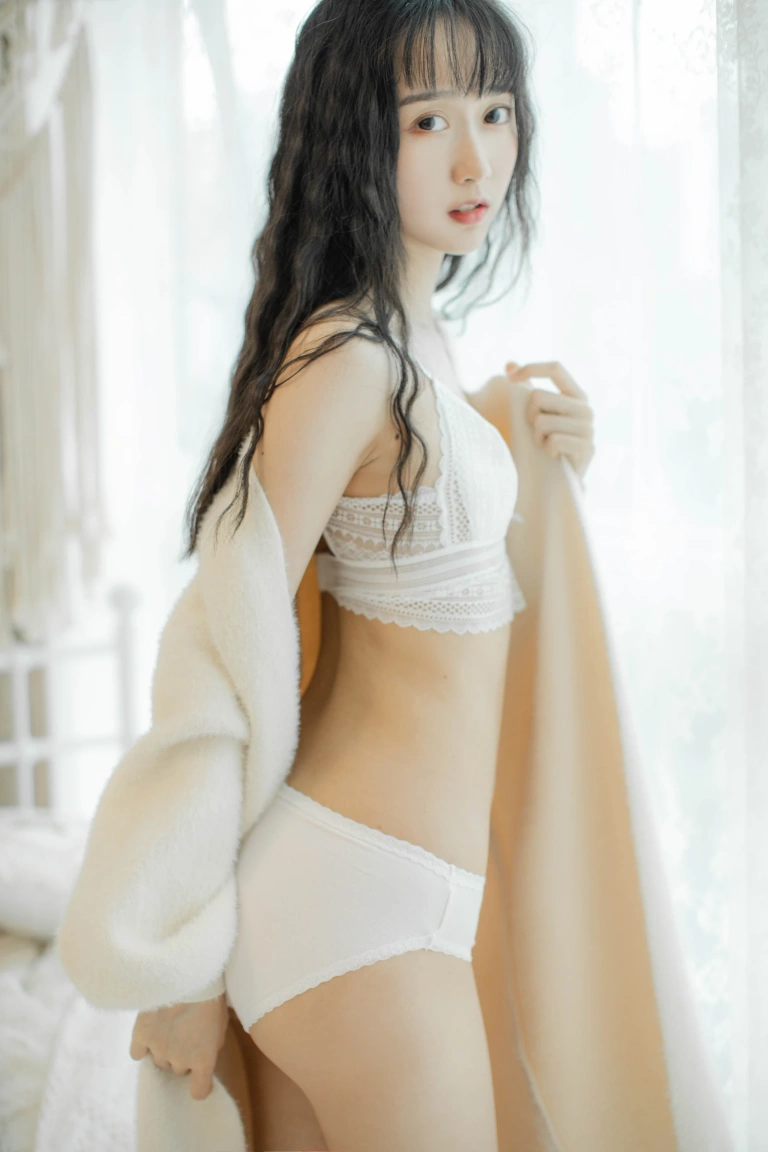 木棉棉《3套内衣电子图》主题写真：30张全套美图