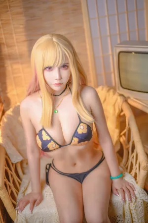 抱走莫子《喜多川泳装》主题写真：44张全套美图，含8个视频