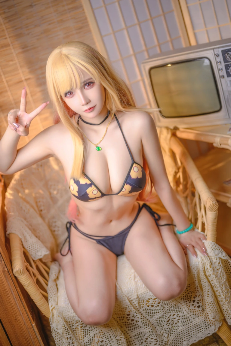 抱走莫子《喜多川泳装》主题写真：44张全套美图，含8个视频