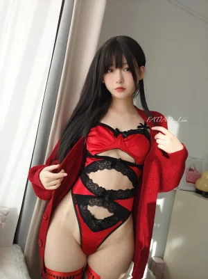 迷之呆梨《Fantia 2024年01月会员合集（5期）》主题写真：94张全套美图