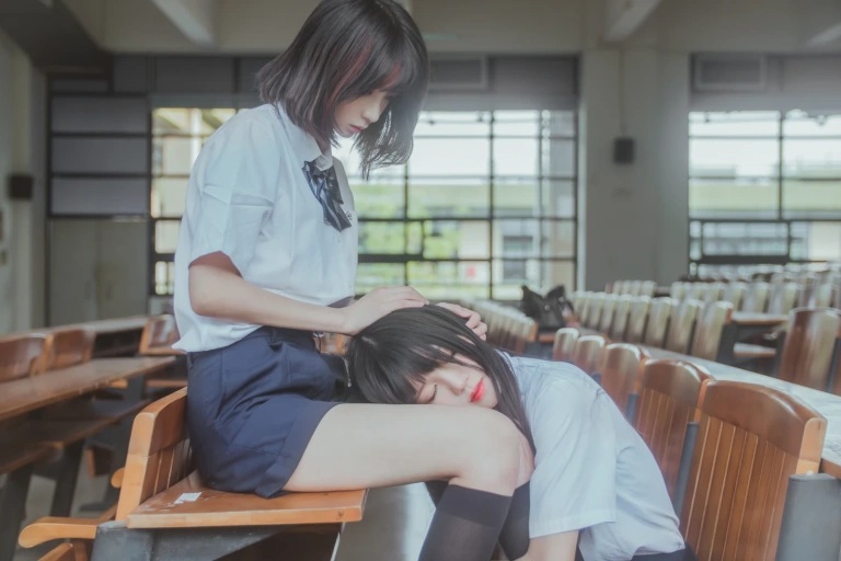 桜桃喵《JK百合1（桜桃喵&疯猫ss）》主题写真：43张全套美图