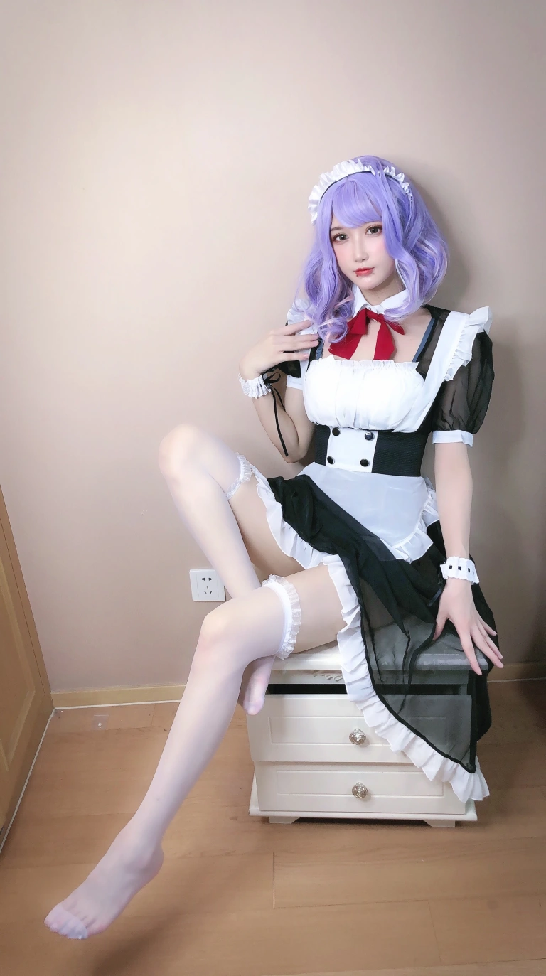 阿包也是兔娘《自拍女仆》主题写真：10张全套美图