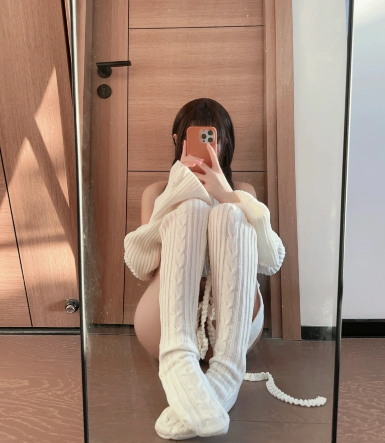 布丁大法《冬日毛衣》主题写真：116张全套美图，含4个视频