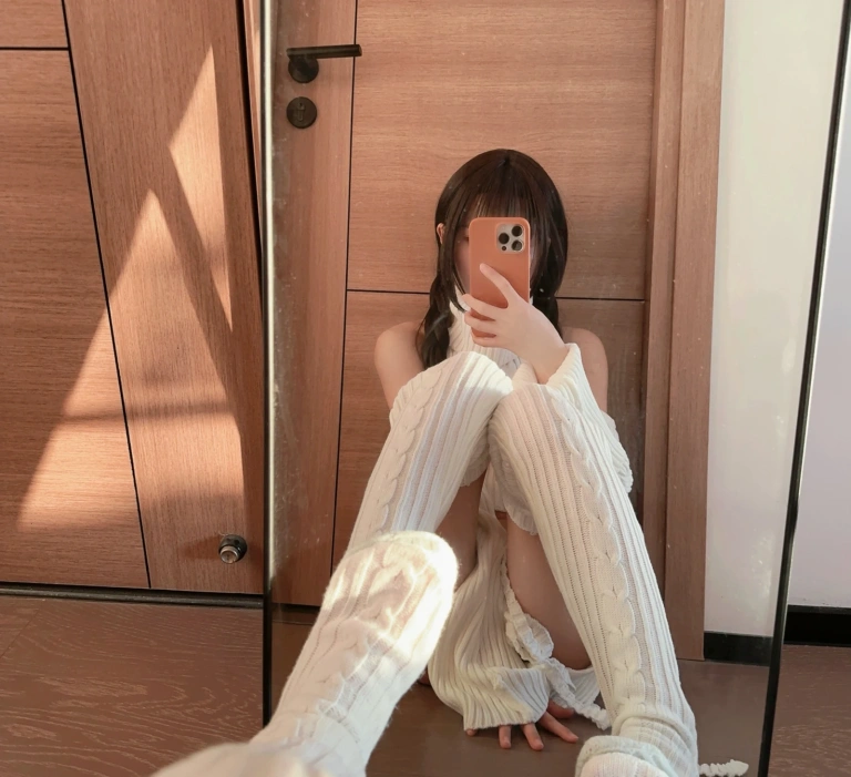 布丁大法《冬日毛衣》主题写真：116张全套美图，含4个视频