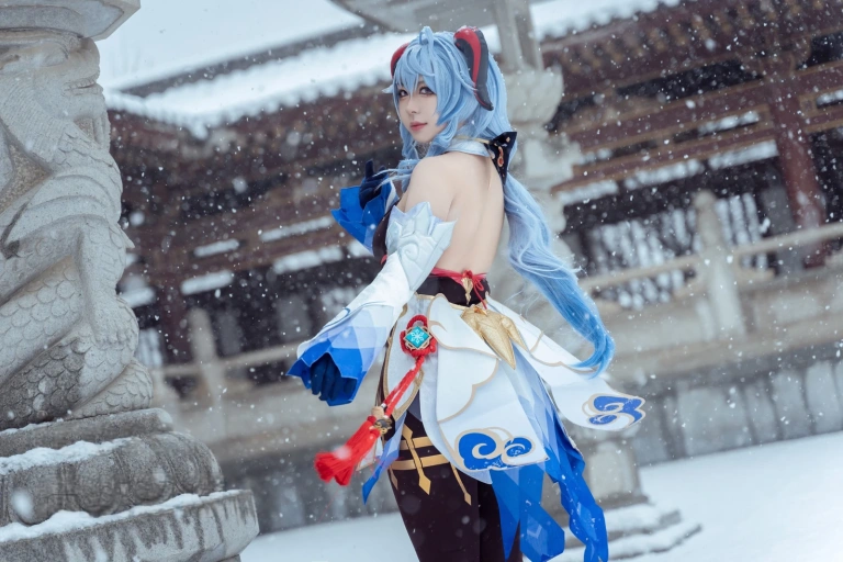 虎森森《雪景甘雨》主题写真：42张全套美图