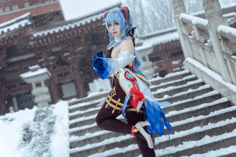 虎森森《雪景甘雨》主题写真：42张全套美图