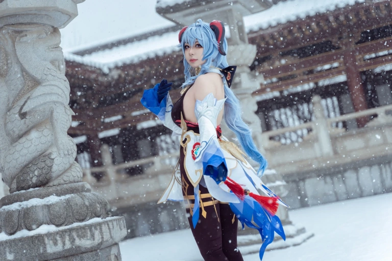 虎森森《雪景甘雨》主题写真：42张全套美图