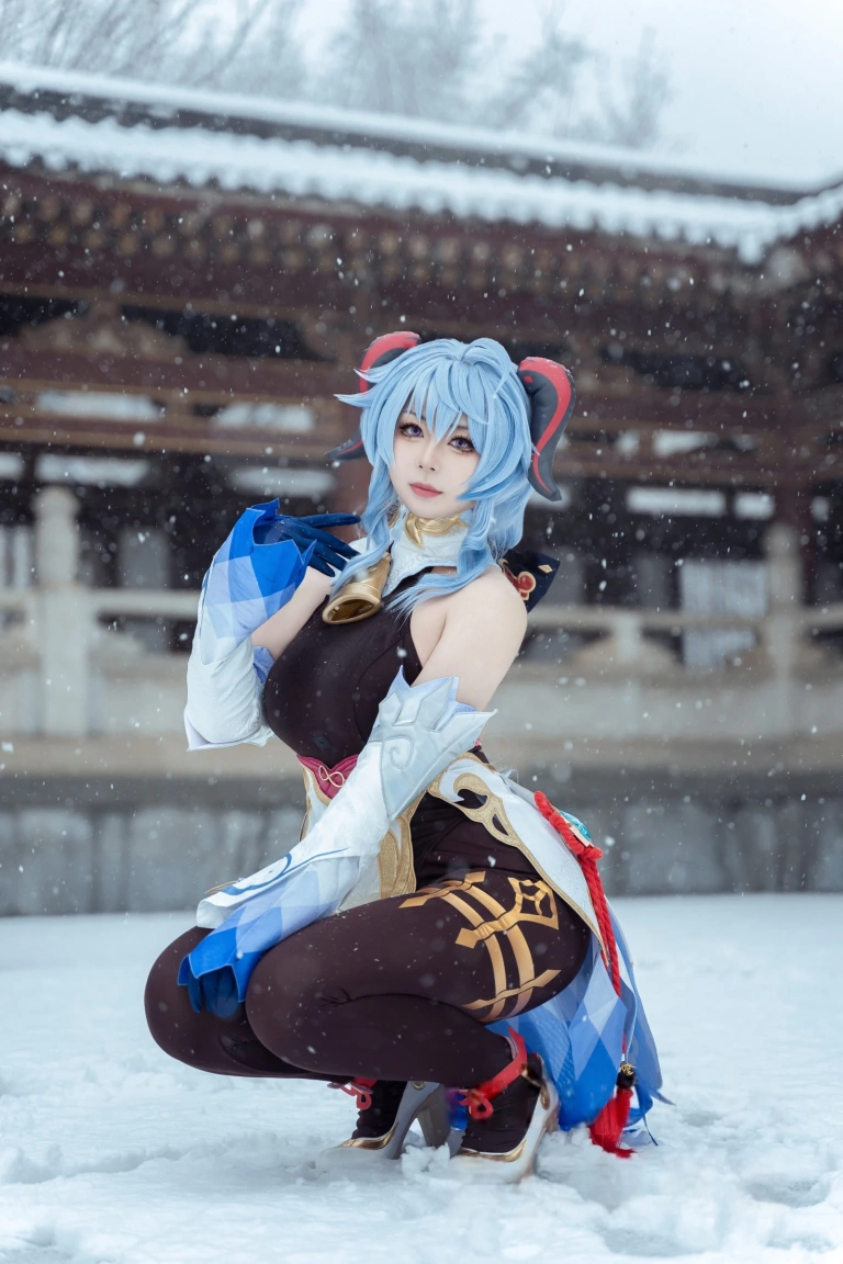 虎森森《雪景甘雨》主题写真：42张全套美图