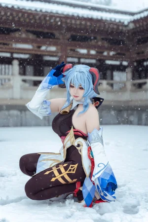 虎森森《雪景甘雨》主题写真：42张全套美图