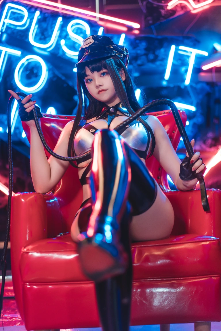 蜜汁猫裘《女警》主题写真：47张全套美图