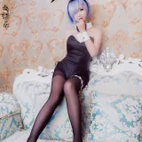 面饼仙儿《蕾姆兔女郎》主题写真：52张全套美图