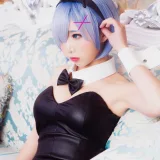 面饼仙儿《蕾姆兔女郎》主题写真：52张全套美图