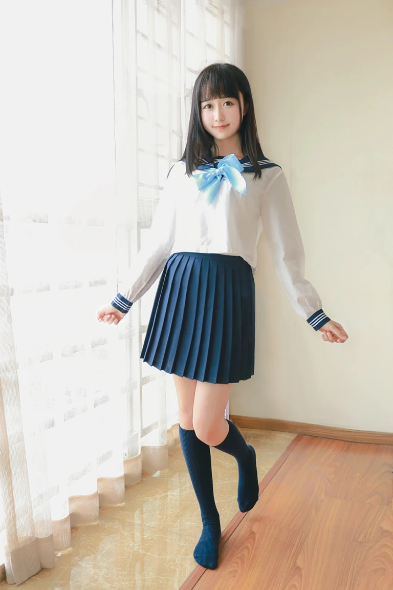 木棉棉《水手服cos大图》主题写真：27张全套美图