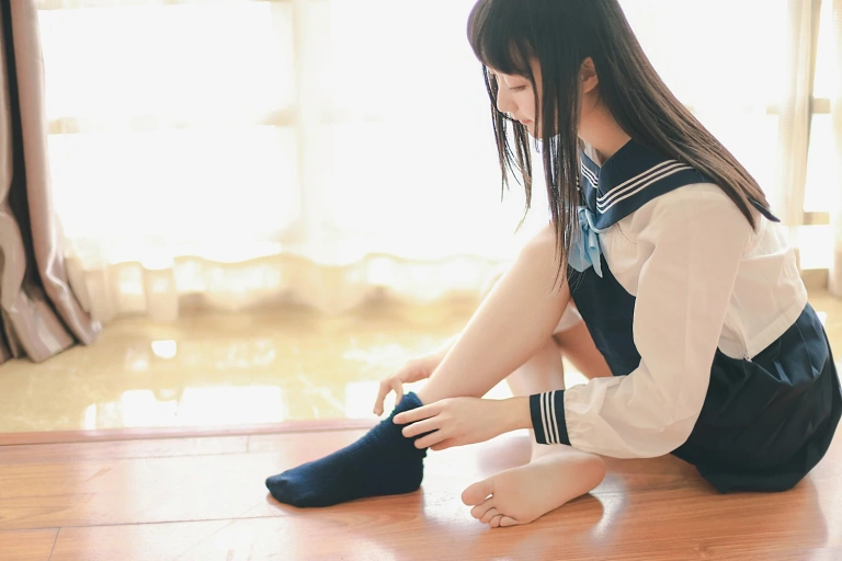 木棉棉《水手服cos大图》主题写真：27张全套美图