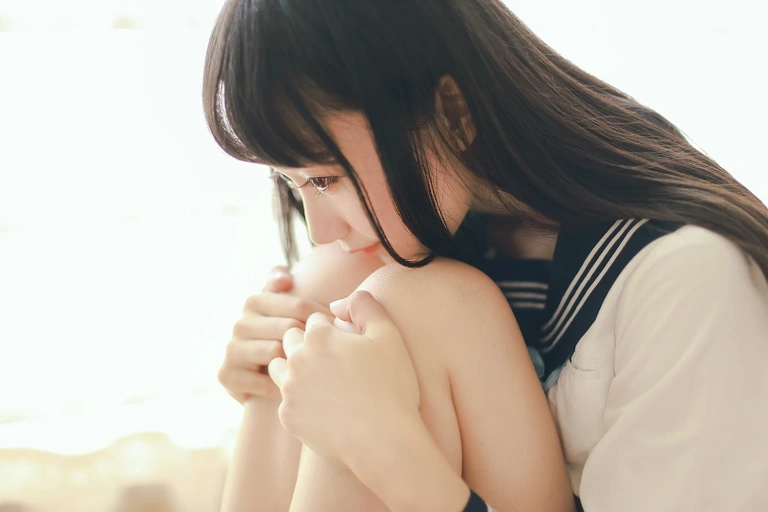 木棉棉《水手服cos大图》主题写真：27张全套美图