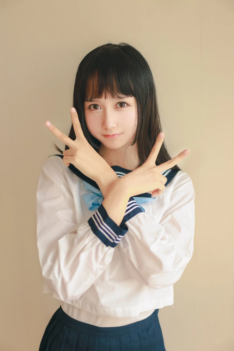 木棉棉《水手服cos大图》主题写真：27张全套美图