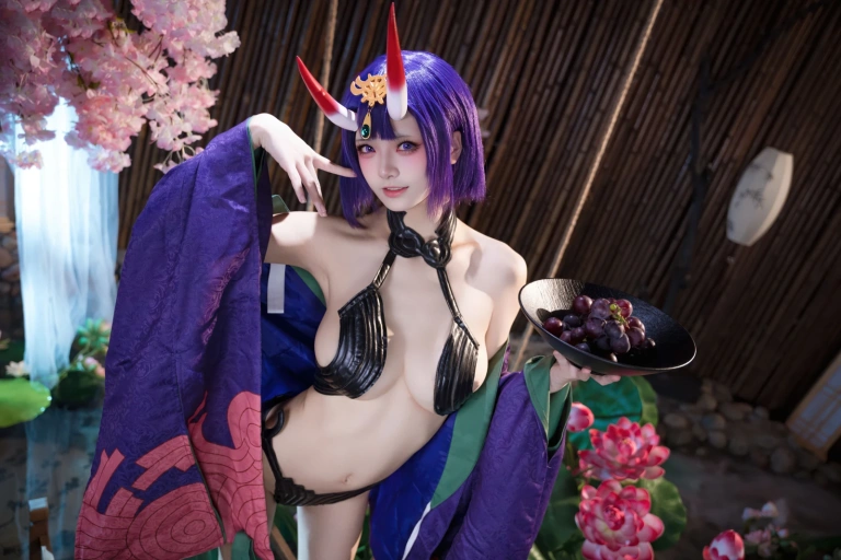 九柒喵《FGO 酒吞满破》主题写真：51张全套美图