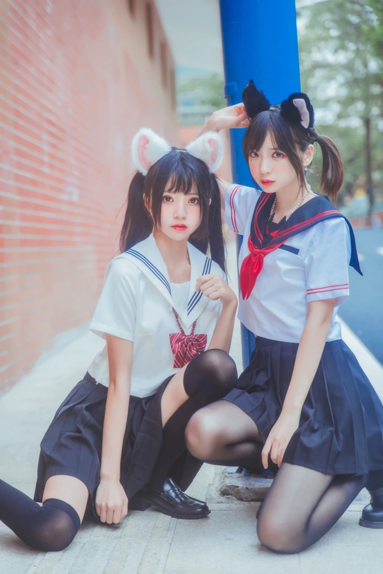 桜桃喵《JK百合2（桜桃喵&疯猫ss）》主题写真：33张全套美图