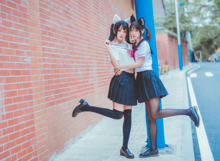 桜桃喵《JK百合2（桜桃喵&疯猫ss）》主题写真：33张全套美图