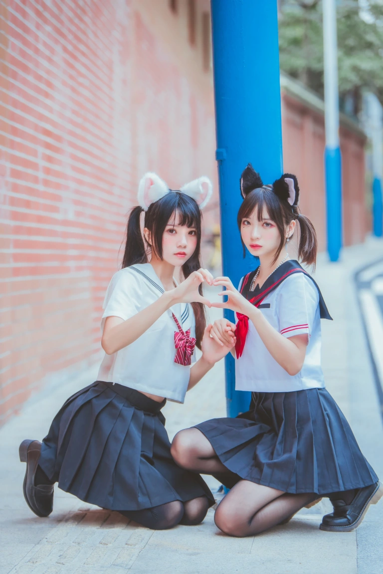 桜桃喵《JK百合2（桜桃喵&疯猫ss）》主题写真：33张全套美图