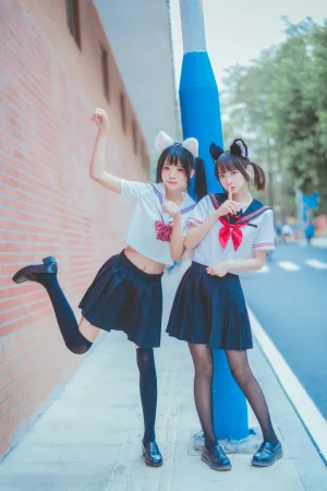 桜桃喵《JK百合2（桜桃喵&疯猫ss）》主题写真：33张全套美图
