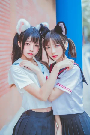 桜桃喵《JK百合2（桜桃喵&疯猫ss）》主题写真：33张全套美图