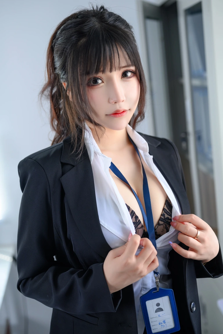 抱走莫子《OL太太》主题写真：78张全套美图，含15个视频