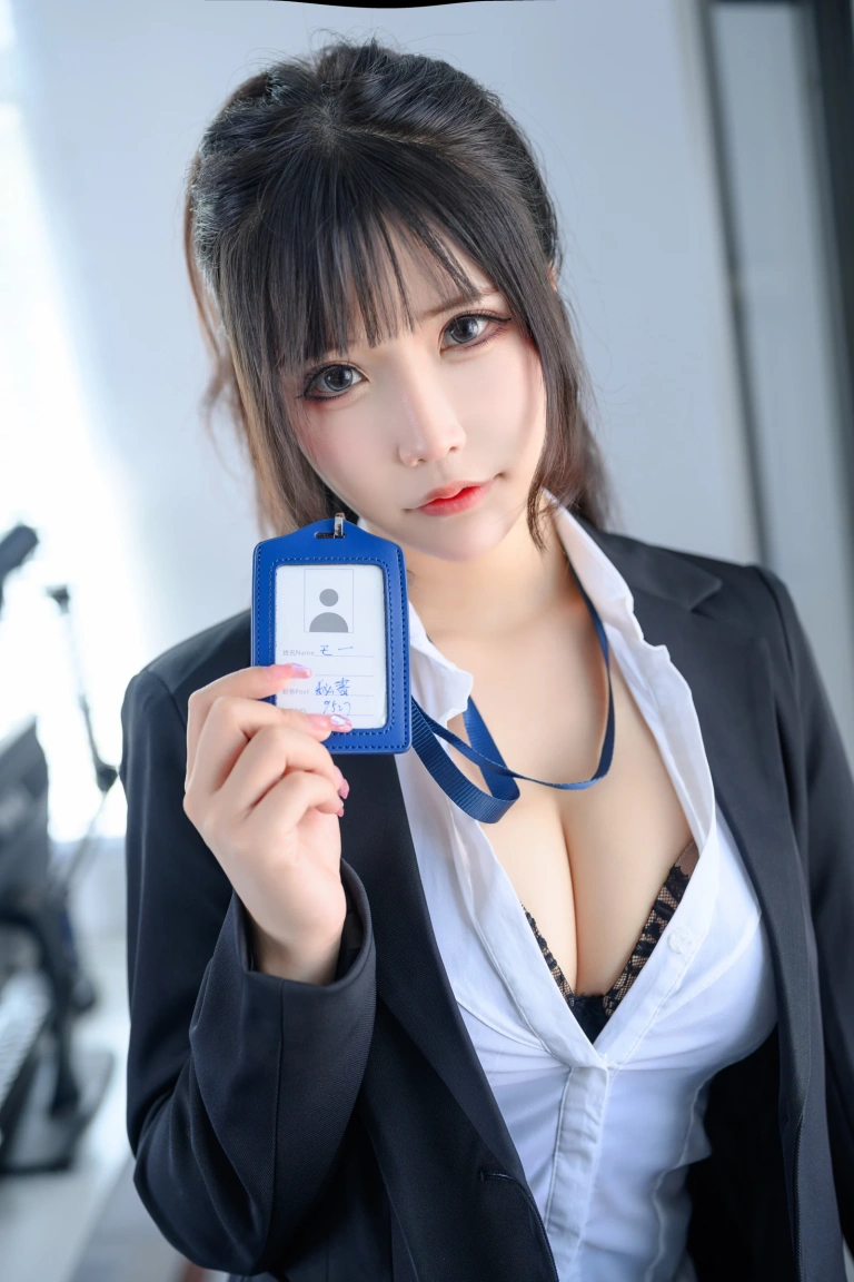 抱走莫子《OL太太》主题写真：78张全套美图，含15个视频