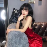 阿包也是兔娘《红丝绒睡衣》主题写真：18张全套美图