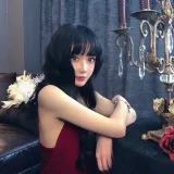 阿包也是兔娘《红丝绒睡衣》主题写真：18张全套美图