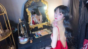 阿包也是兔娘《红丝绒睡衣》主题写真：18张全套美图