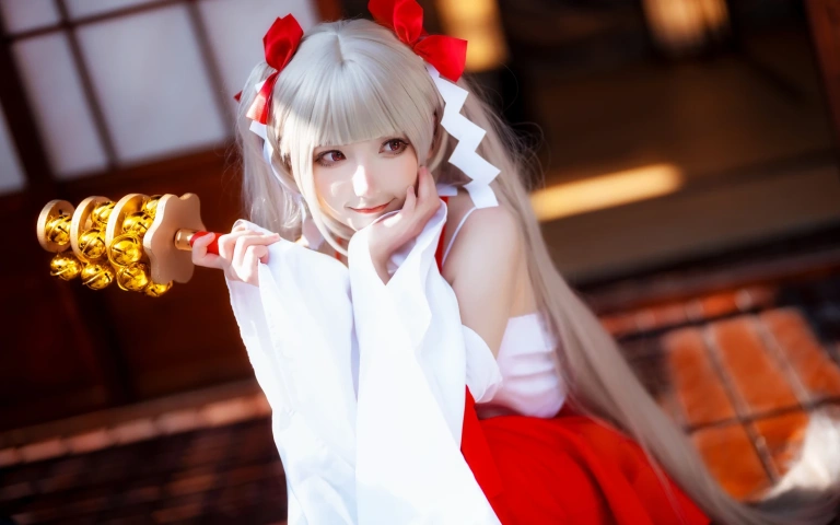 是三不是世《碧蓝航线 可畏巫女》主题写真：21张全套美图