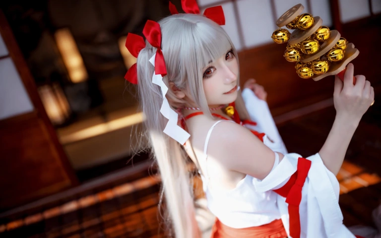 是三不是世《碧蓝航线 可畏巫女》主题写真：21张全套美图